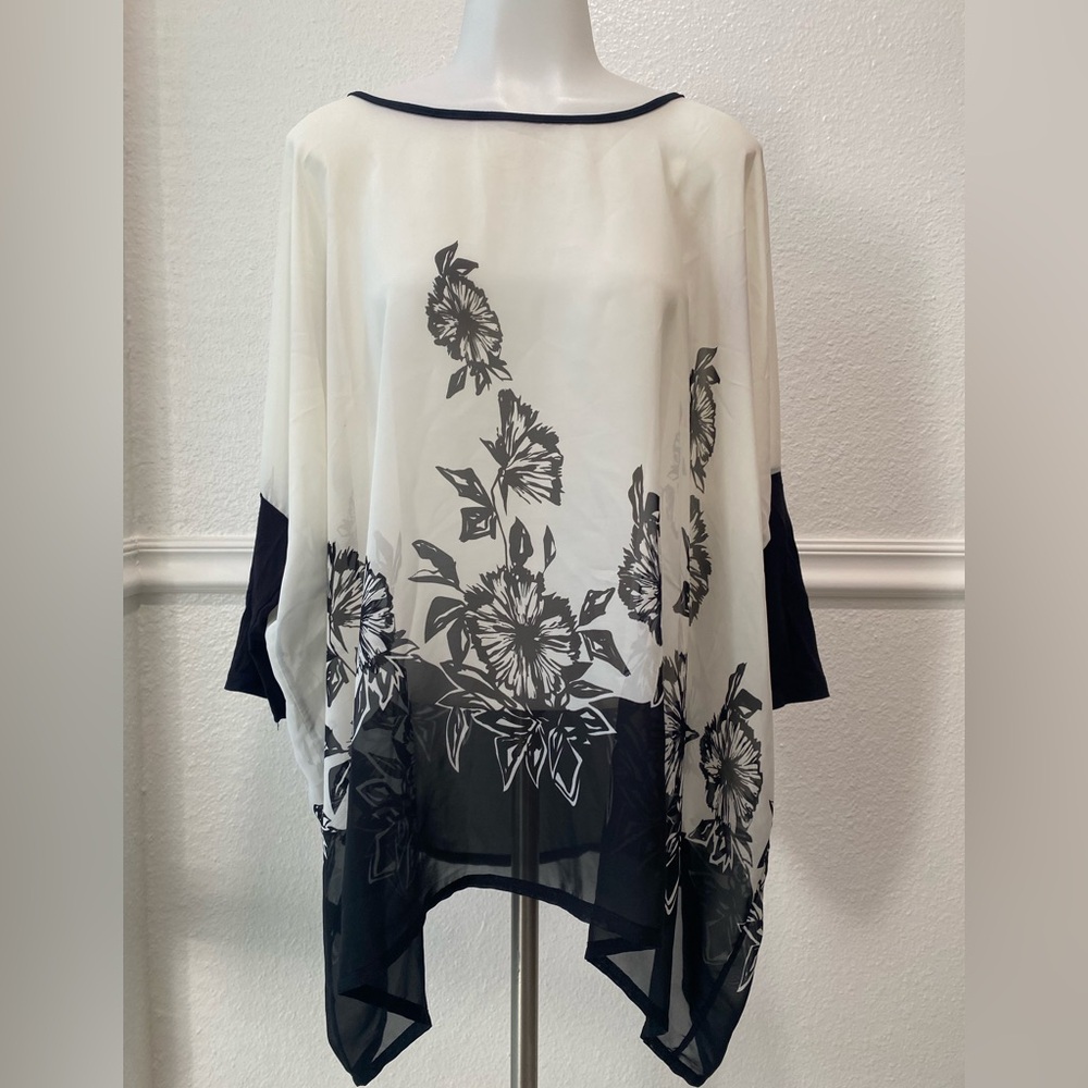 Elegant Floral Women's Tunic in Black and off white
